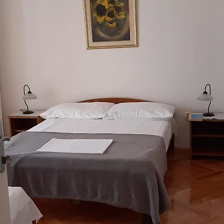 Ruzica Zaostrog